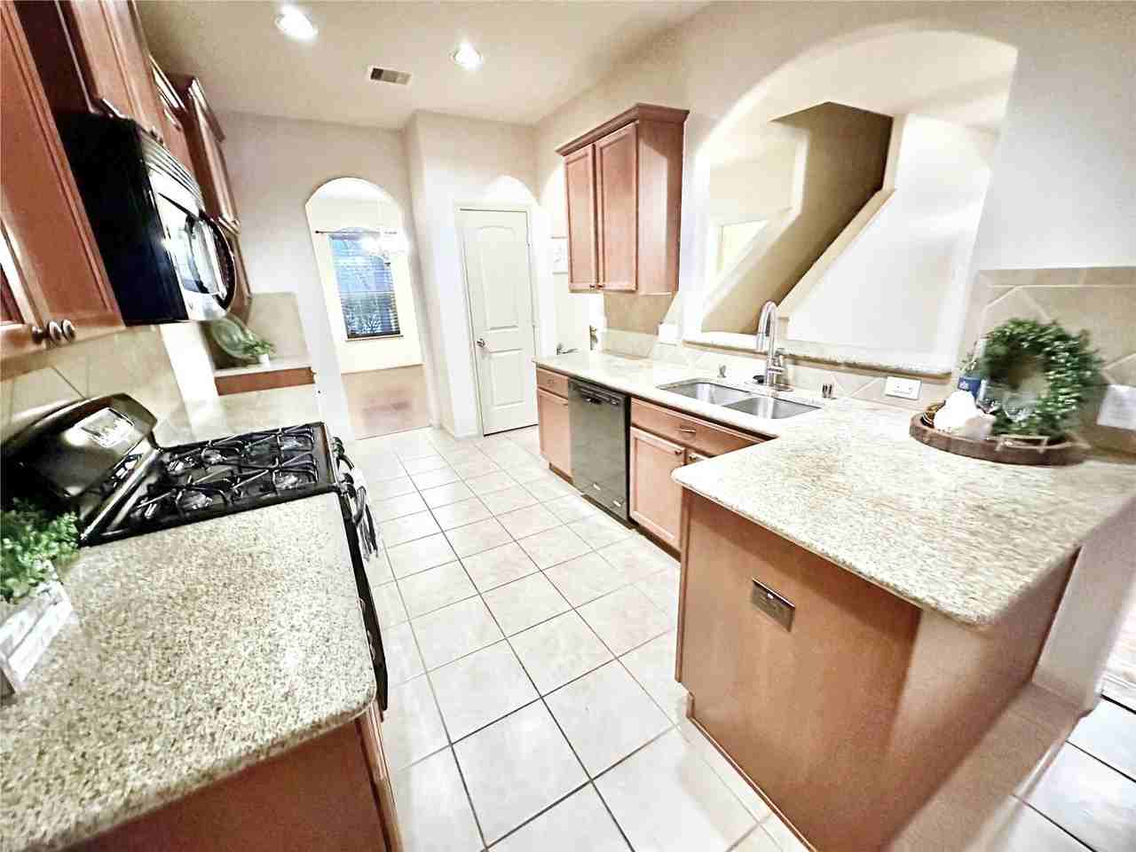 12801 Winter Springs Dr - Photo 5 of 23