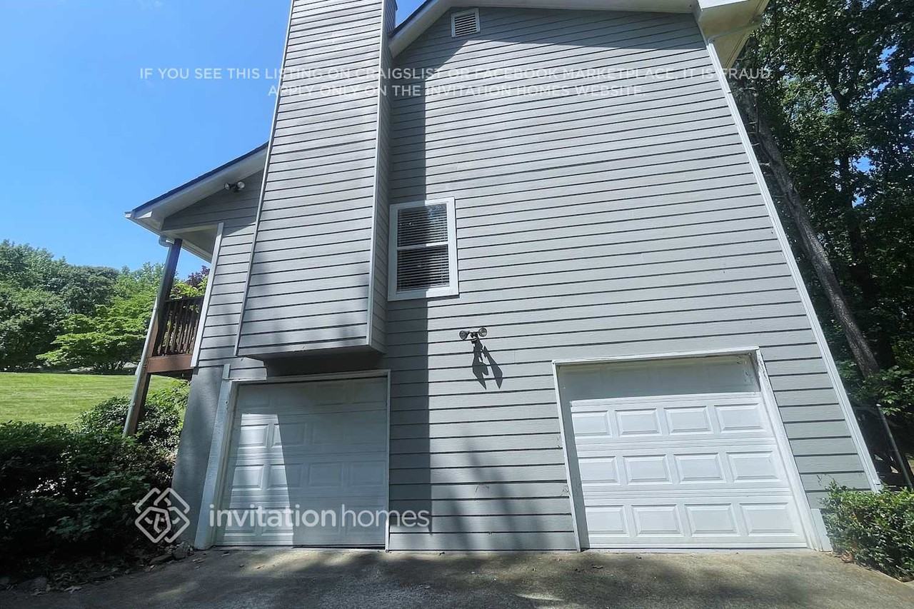 1136 Norfolk Dr Nw - Photo 2 of 19