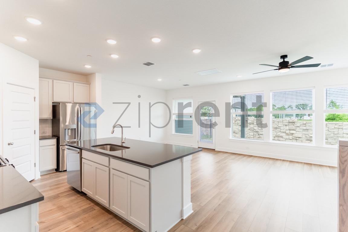 1030 Brickell Loop #B - Photo 4 of 27