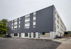 2867 S Kinnickinnic - Photo 1 of 1
