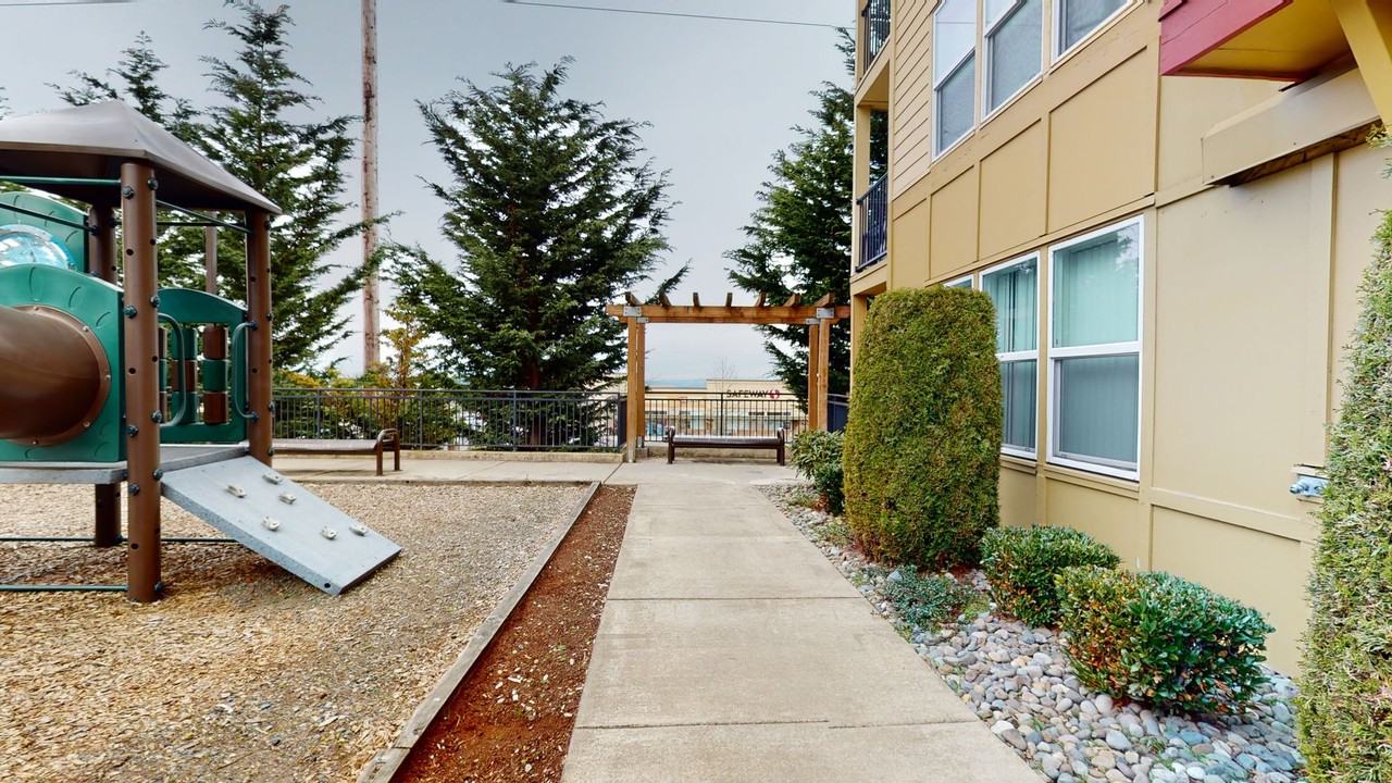 21428 International Boulevard - Photo 4 of 33