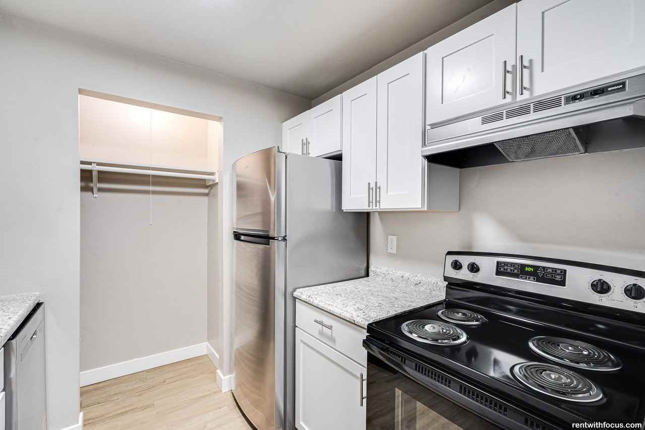 4605 Hayes Rd. - Photo 2 of 20
