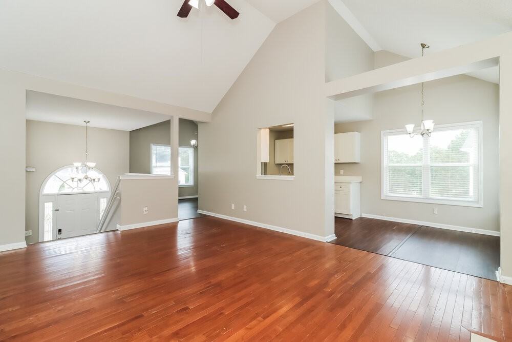 55 Richmond Dr - Photo 5 of 17
