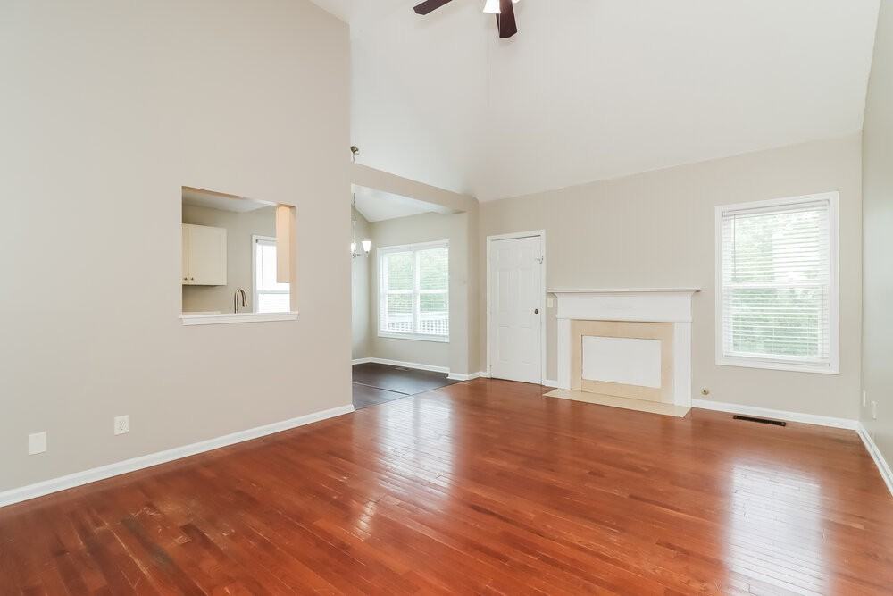 55 Richmond Dr - Photo 6 of 17