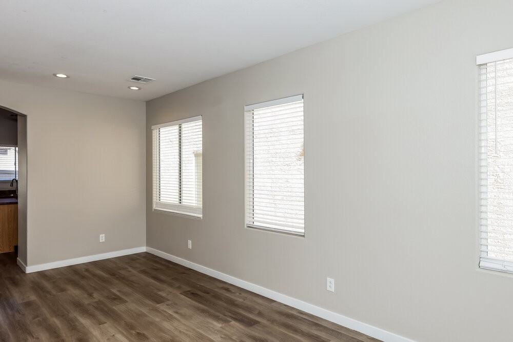 10931 Colour Magic St - Photo 5 of 17