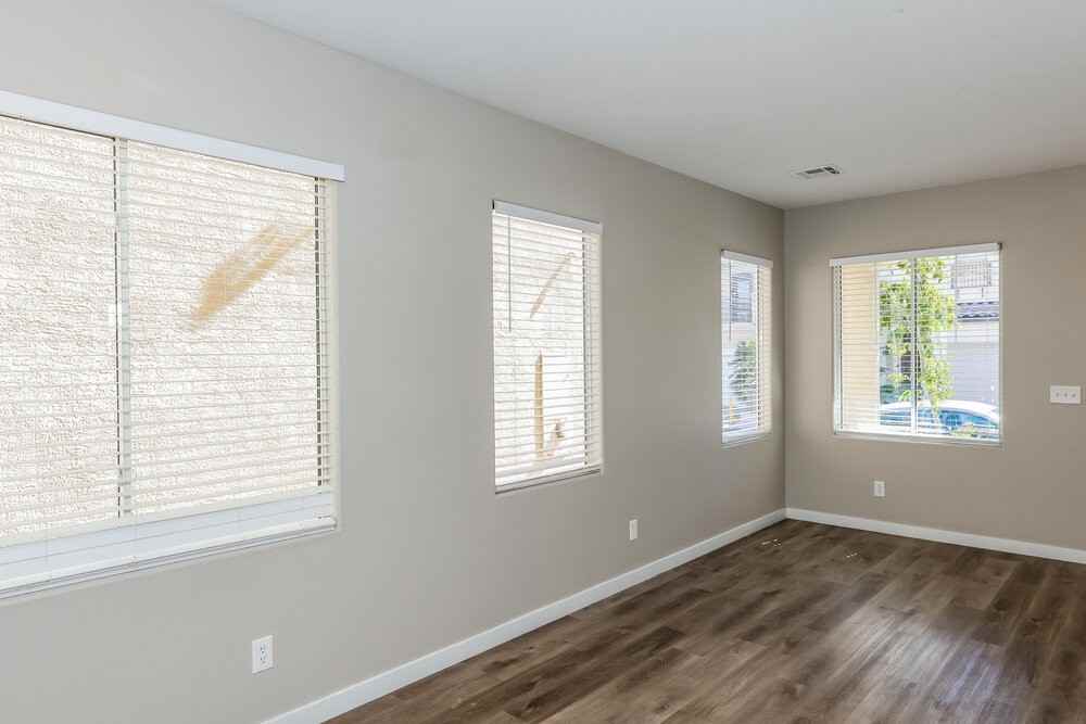 10931 Colour Magic St - Photo 6 of 17