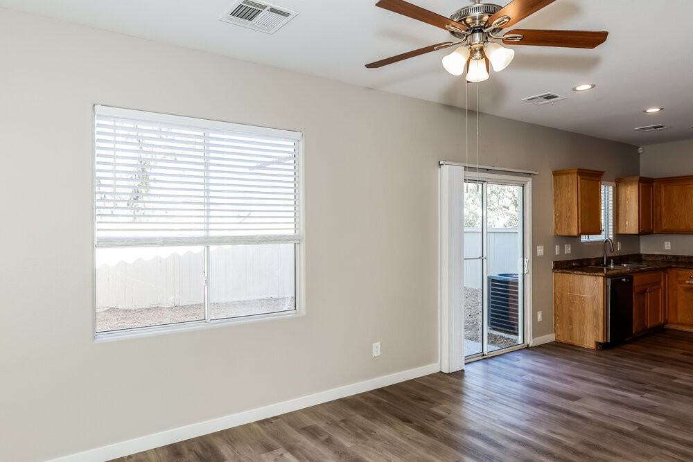 10931 Colour Magic St - Photo 7 of 17