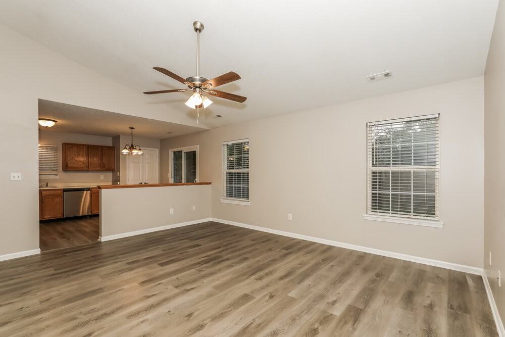 5298 Gateway Ave - Photo 4 of 16