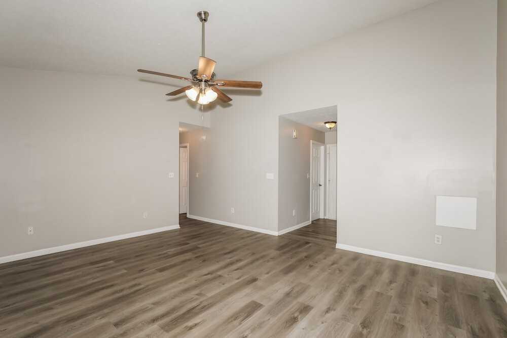 5298 Gateway Ave - Photo 6 of 16