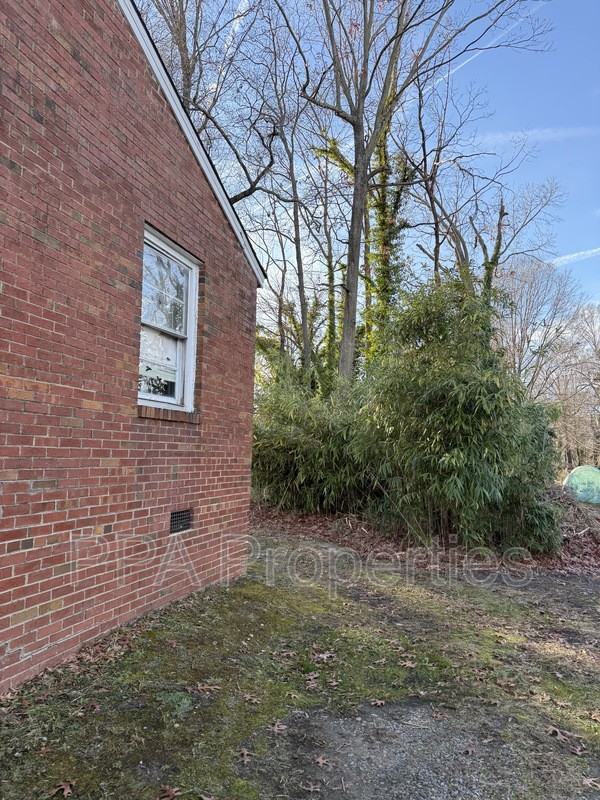 221 Willow Ave - Photo 2 of 21