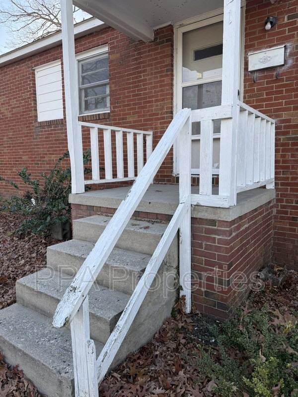 221 Willow Ave - Photo 3 of 21