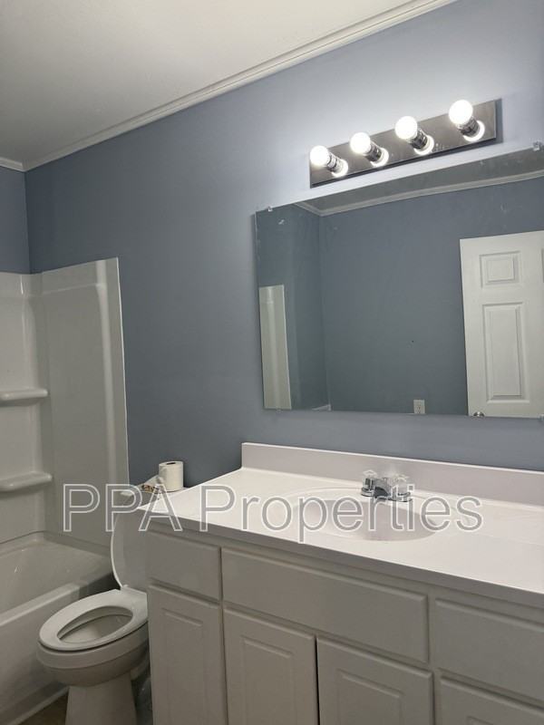 221 Willow Ave - Photo 6 of 21