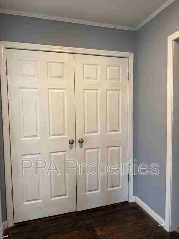 221 Willow Ave - Photo 7 of 21