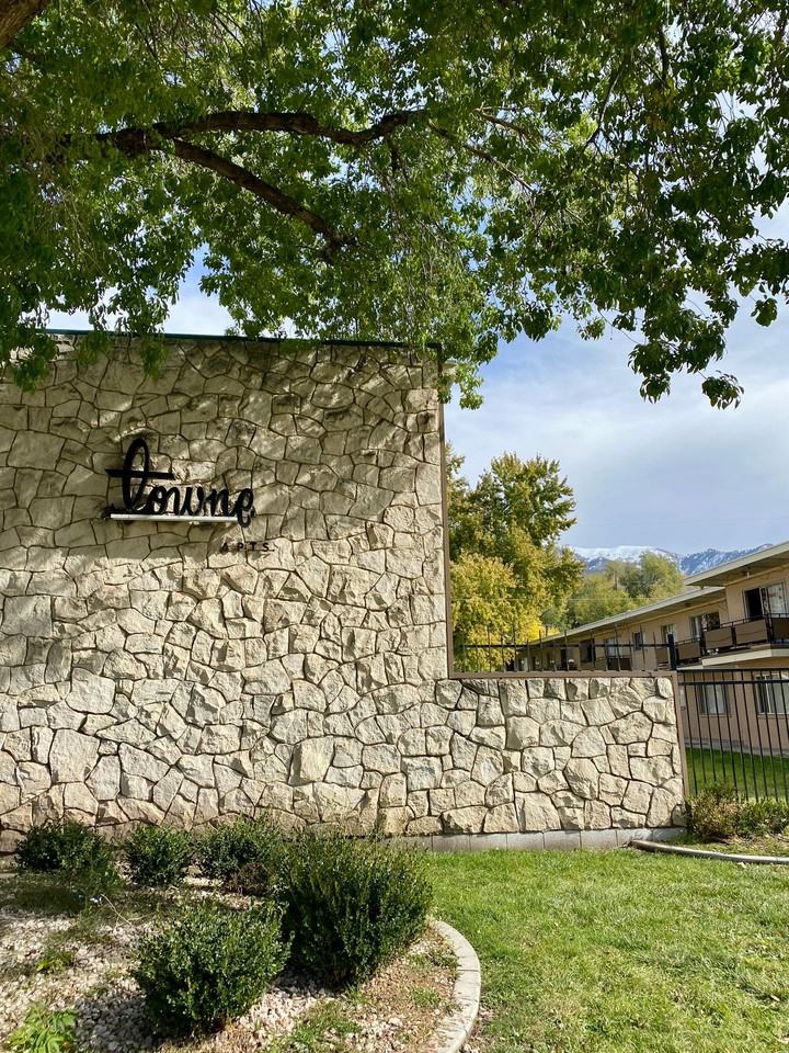 Towne Apartments - Photo 2 of 25