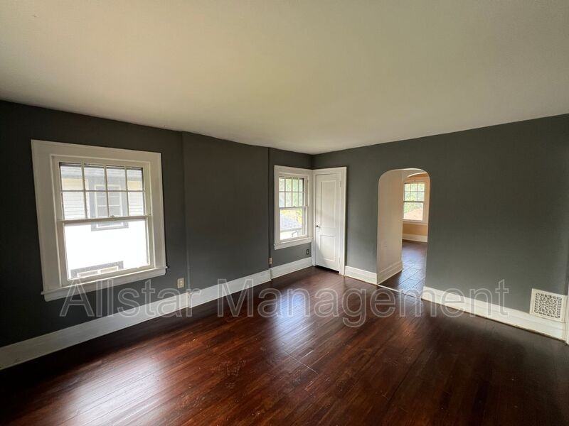 411 9th St - Photo 3 of 16
