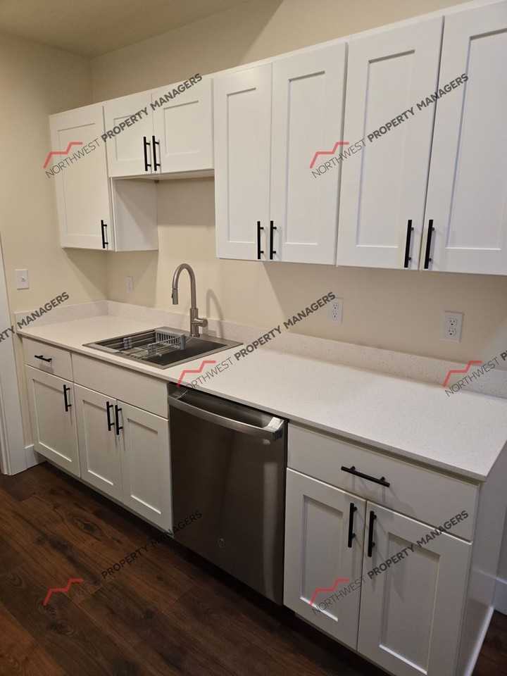 R313A - Cascade School Apts. - Photo 7 of 30