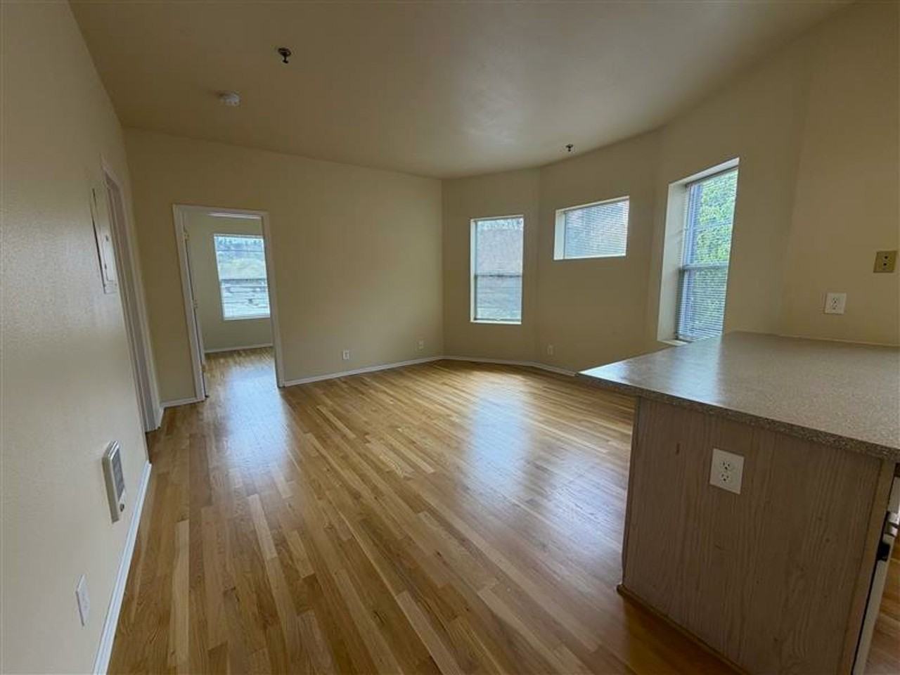 Everett Street Apartments - Photo 4 of 21