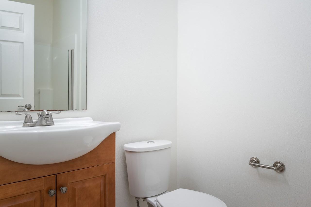 455 NE 24th Ave - Photo 7 of 18