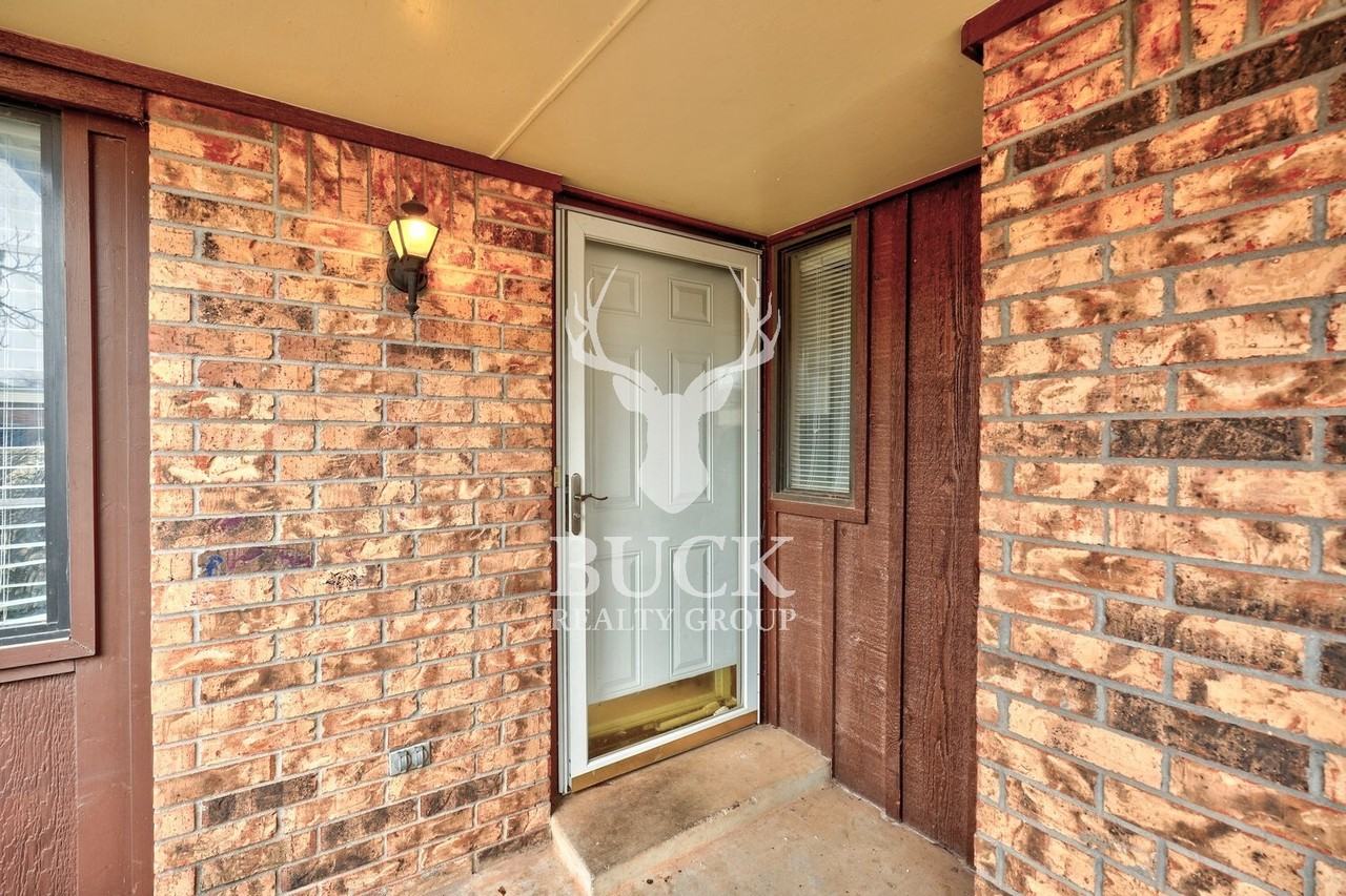 6803 Woodlake Drive - Photo 3 of 25