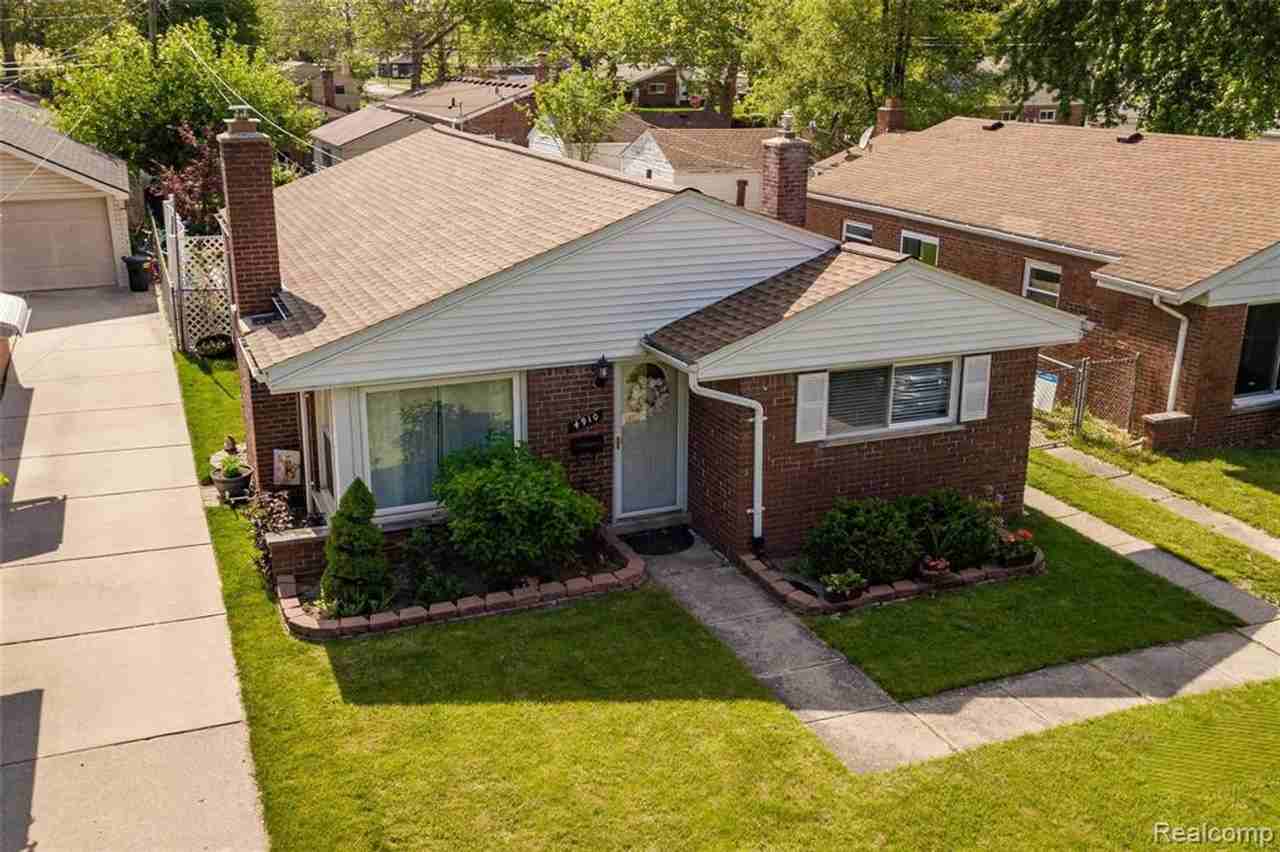 4910 Roosevelt Blvd - Photo 2 of 23