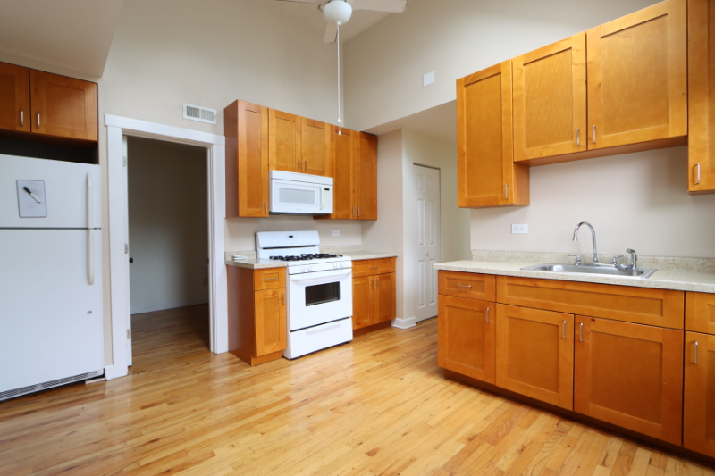 2142 West 18th Place #2R - Photo 2 of 15