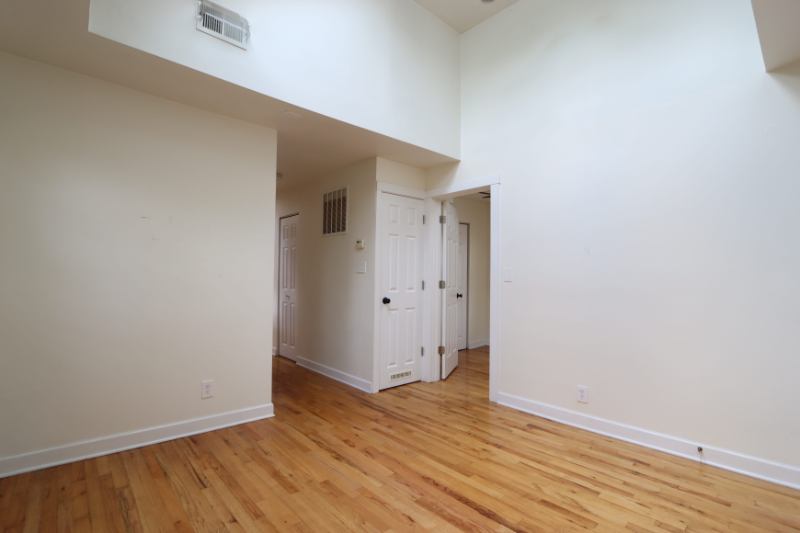 2142 West 18th Place #2R - Photo 4 of 15
