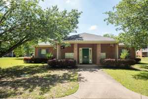 featured image of 100 Manor Ct