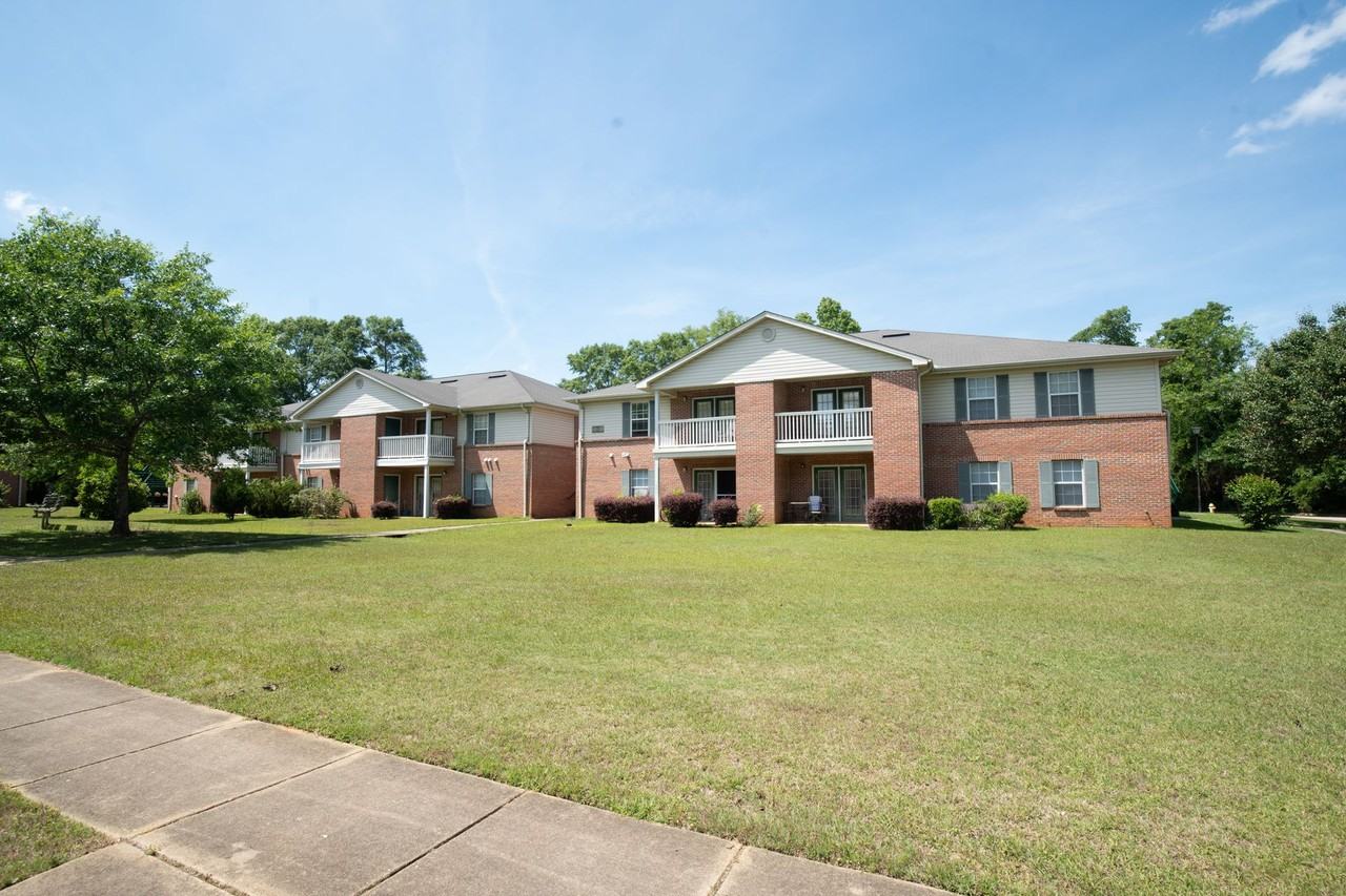 Commerce Street Manor - Photo 4 of 50