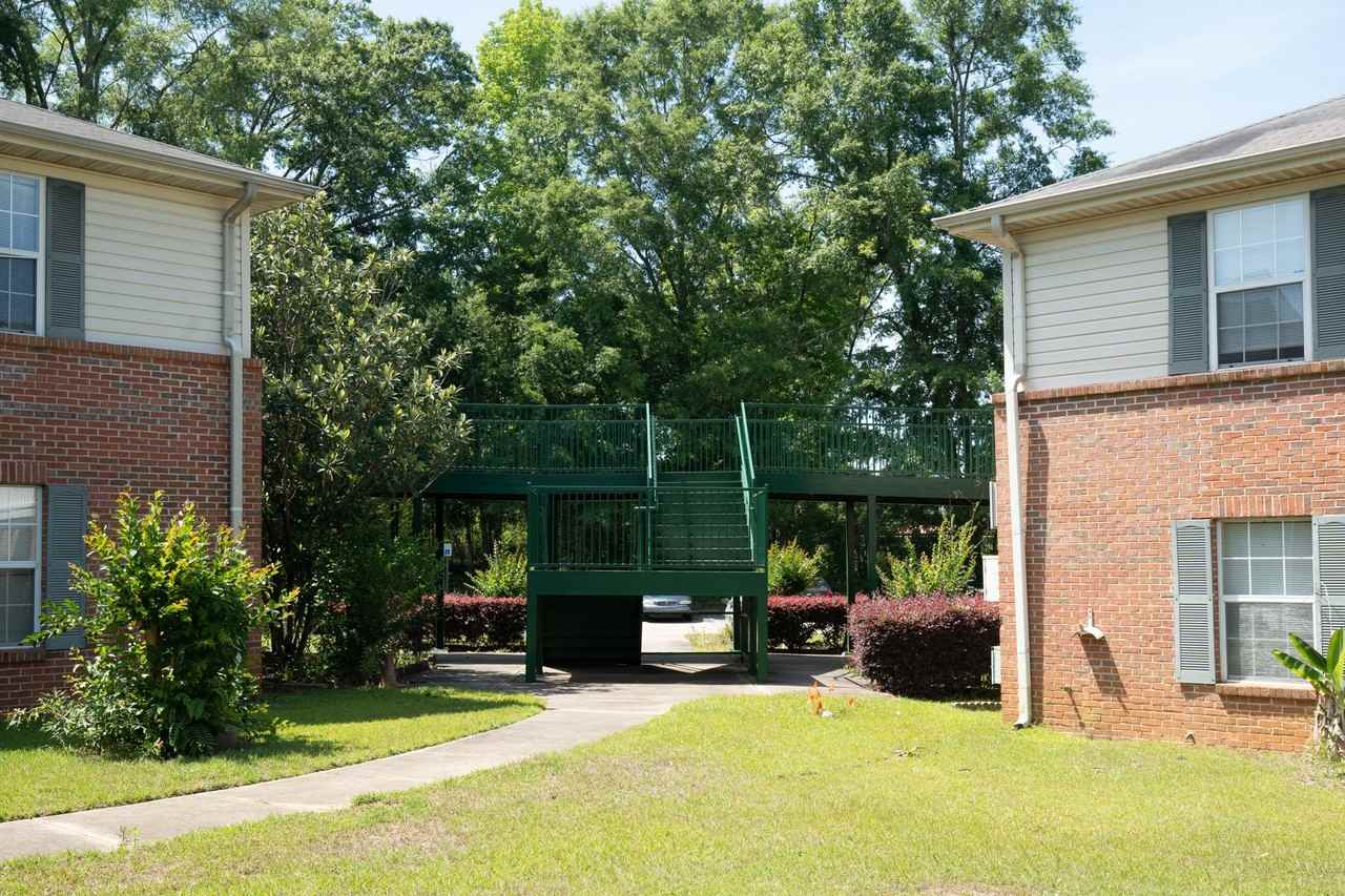 Commerce Street Manor - Photo 6 of 50