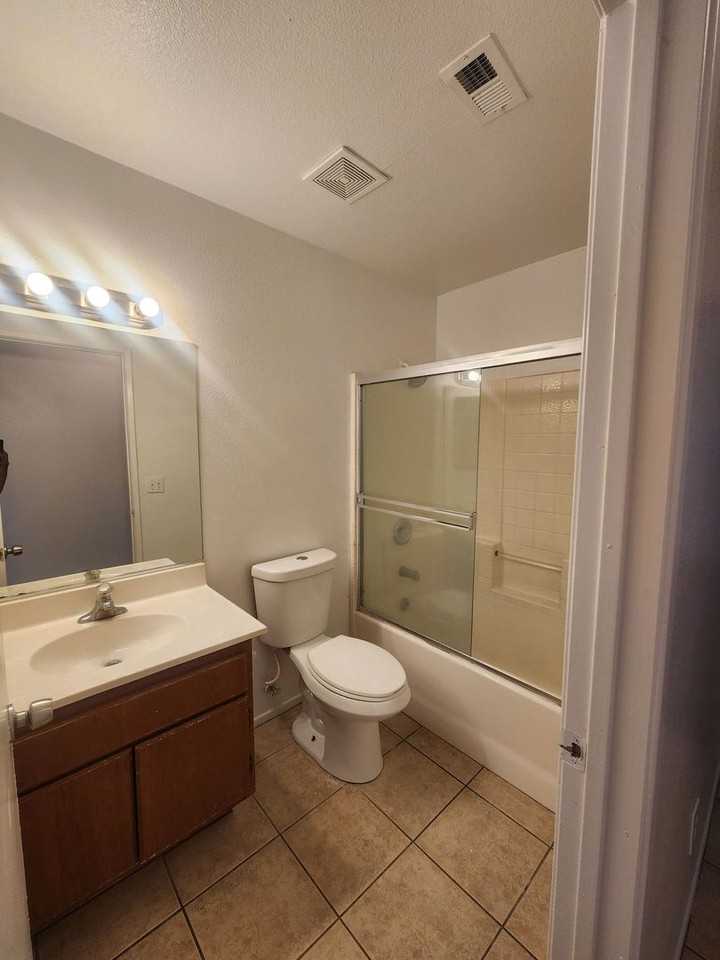 5930 Regino Ave - Photo 7 of 20