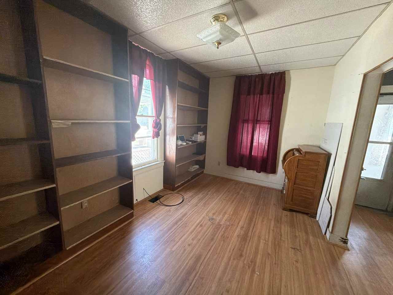 721 S Matthew St - Photo 3 of 16
