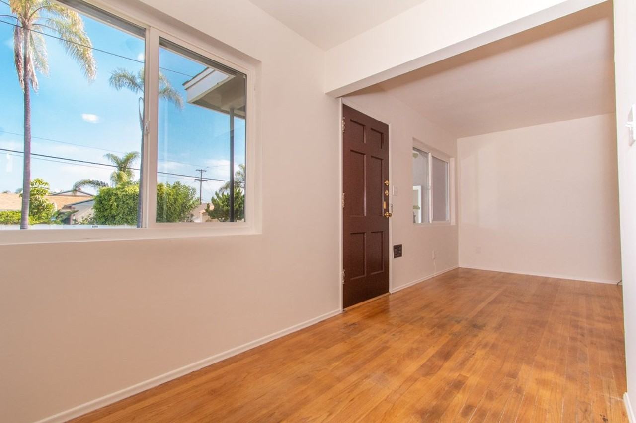 4209 Monroe Ave - Photo 3 of 14