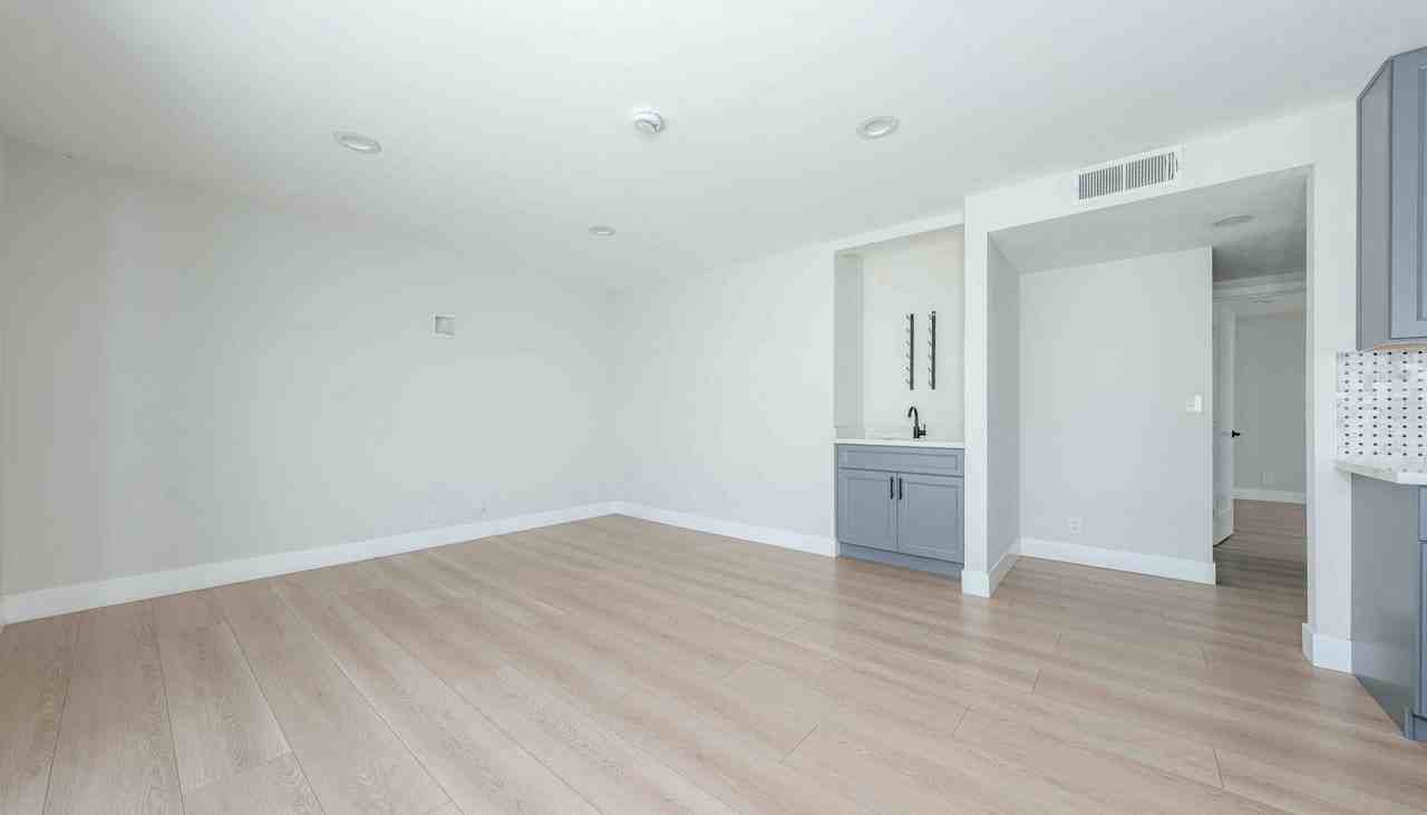 10220 El Monterey Ave - Photo 7 of 35