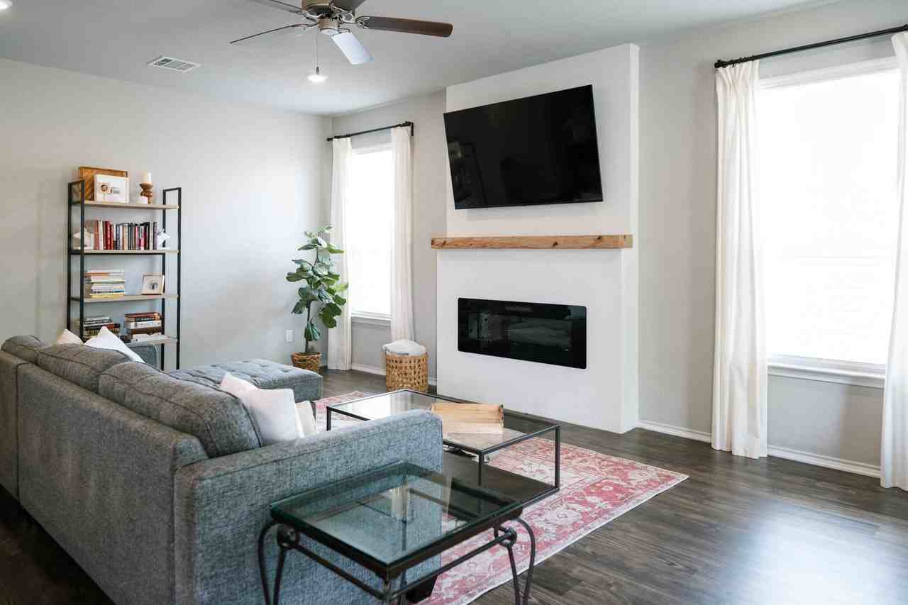 7710 Purvis St - Photo 4 of 19