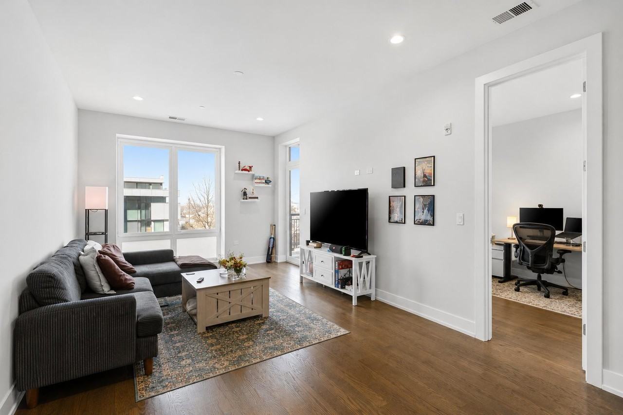2217 W Madison St #403 - Photo 3 of 17
