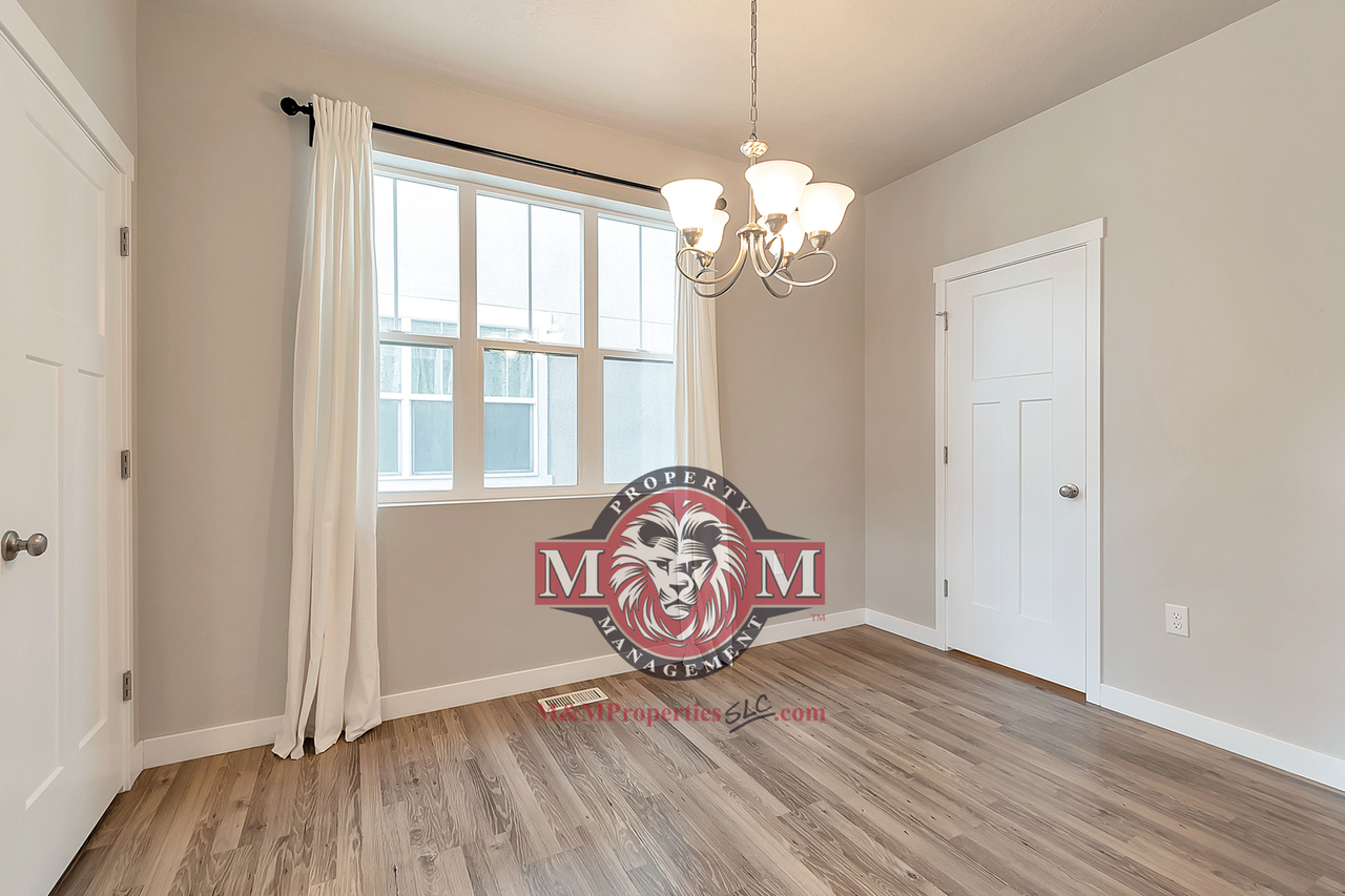 1103 W Emerald Pools Ln - Photo 6 of 32