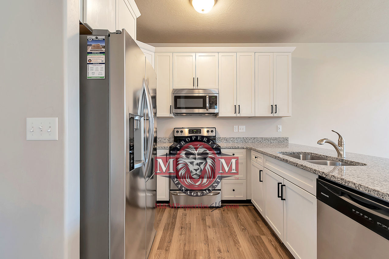 1103 W Emerald Pools Ln - Photo 7 of 32