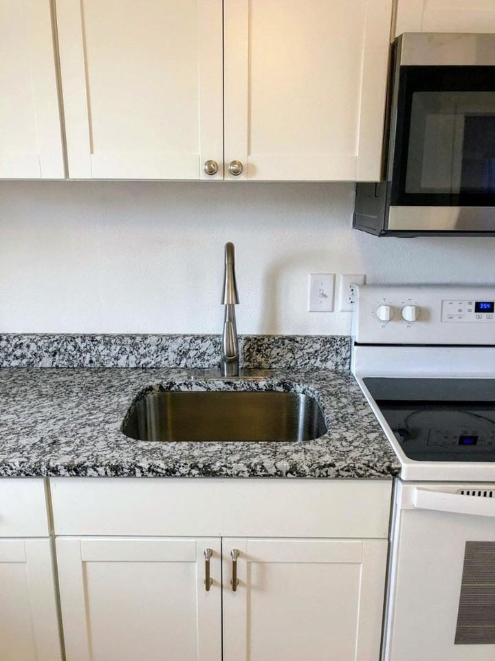 2522 Beacon St - Photo 2 of 5
