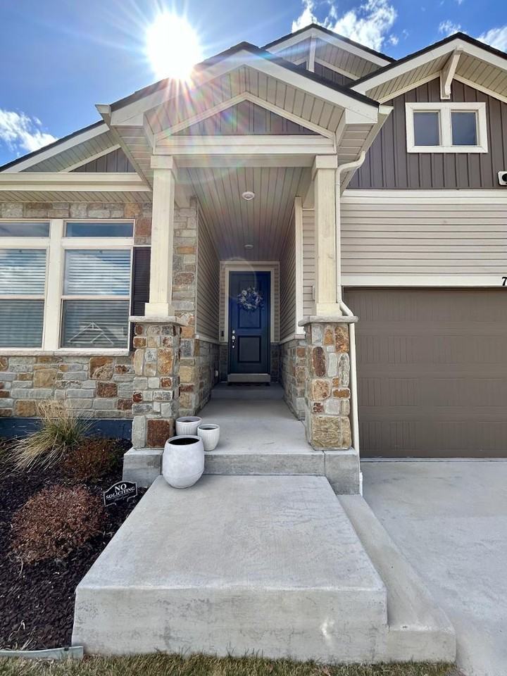 7026 Sedgerock Ln - Photo 2 of 26