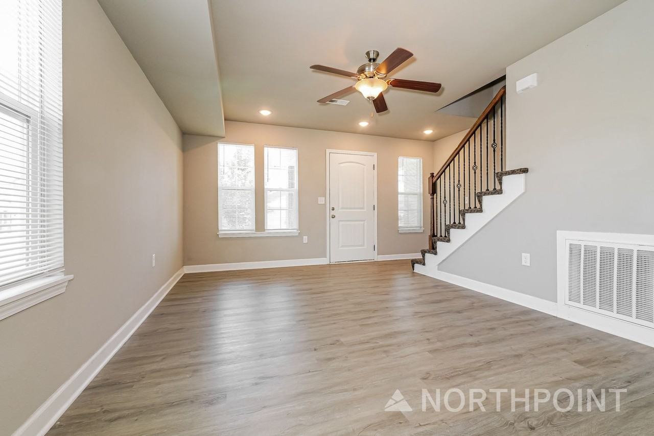 102 Sw Rose St - Photo 3 of 17