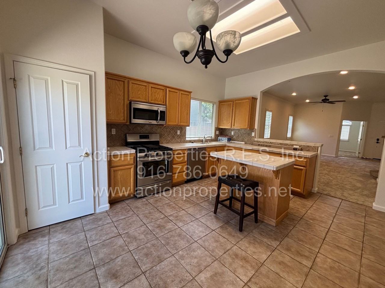 320 Bettencourt Dr - Photo 2 of 32
