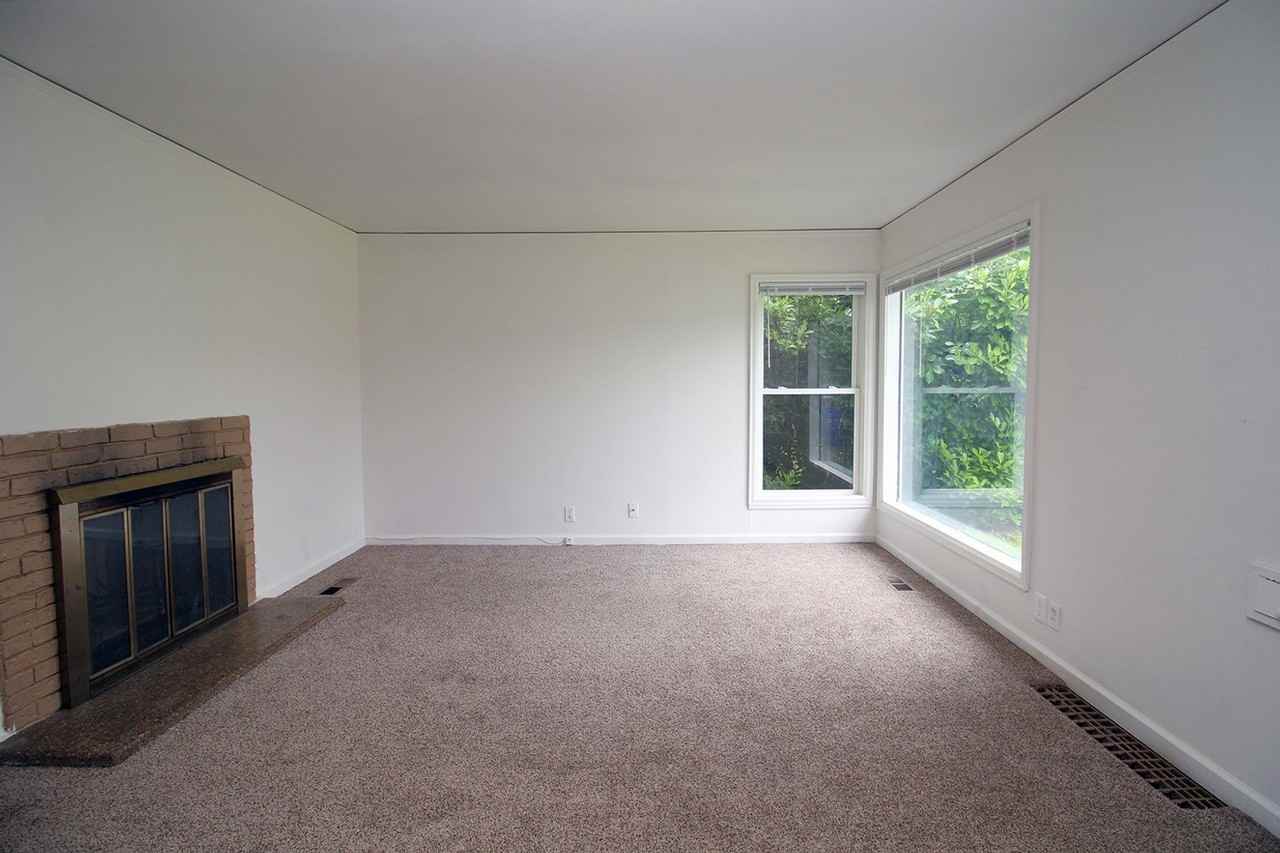 6200 Ne Shaver St - Photo 5 of 23