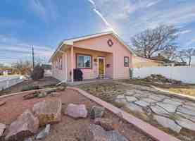 featured image of 902 W 15th St