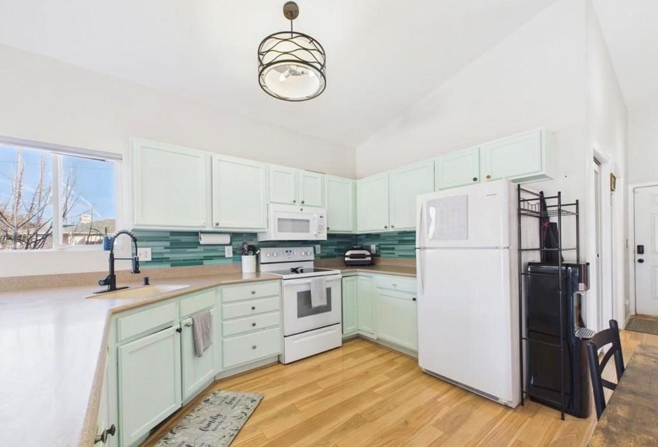 902 W 15th St - Photo 4 of 10