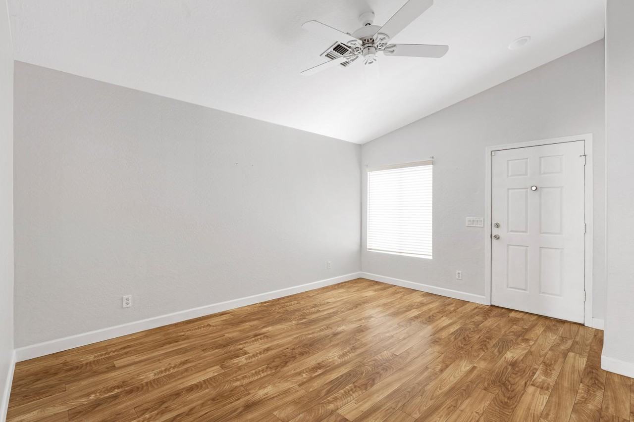 11518 W Paradise Dr - Photo 4 of 20