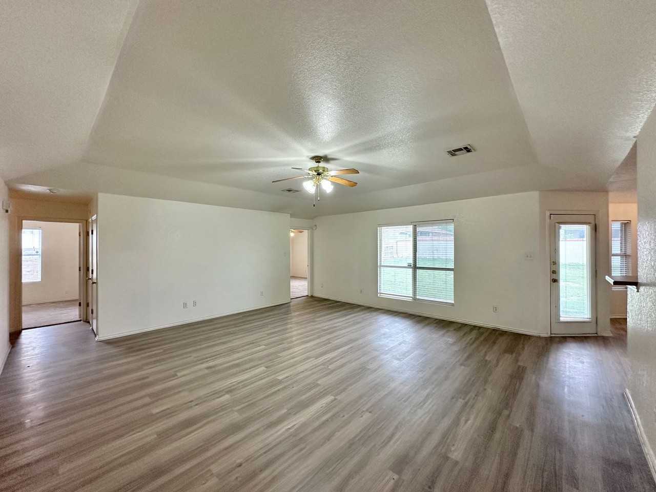 5309 Holster Dr - Photo 4 of 39