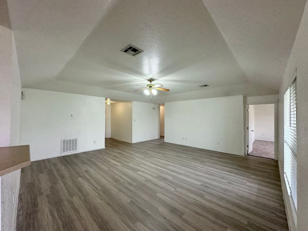 5309 Holster Dr - Photo 6 of 39