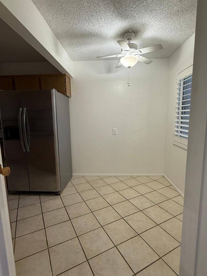 16653 N 103rd Ave - Photo 5 of 27