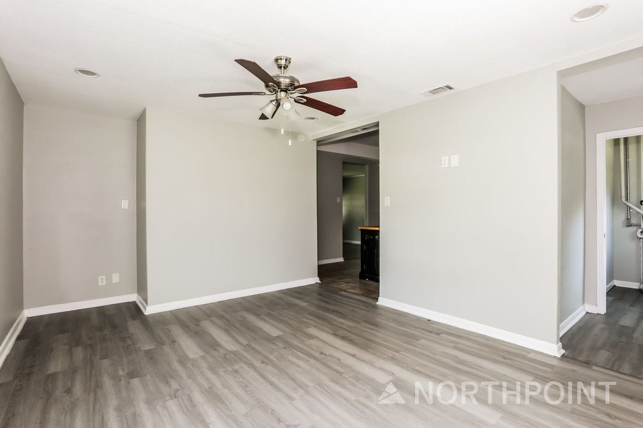 517 Burgett St - Photo 2 of 16