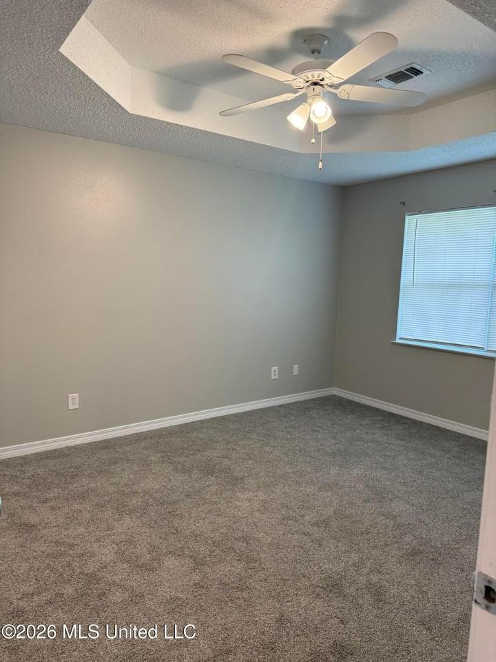 1105 Spruce St - Photo 7 of 11